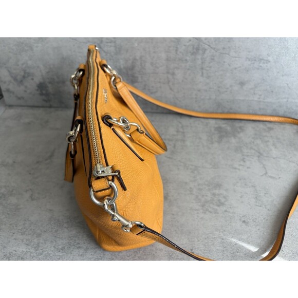 Auth COACH SMALL KELSEY SATCHEL IN PEBBLE LEATHER (F36675) MUSTARD Crossbody Bag - Picture 3 of 10